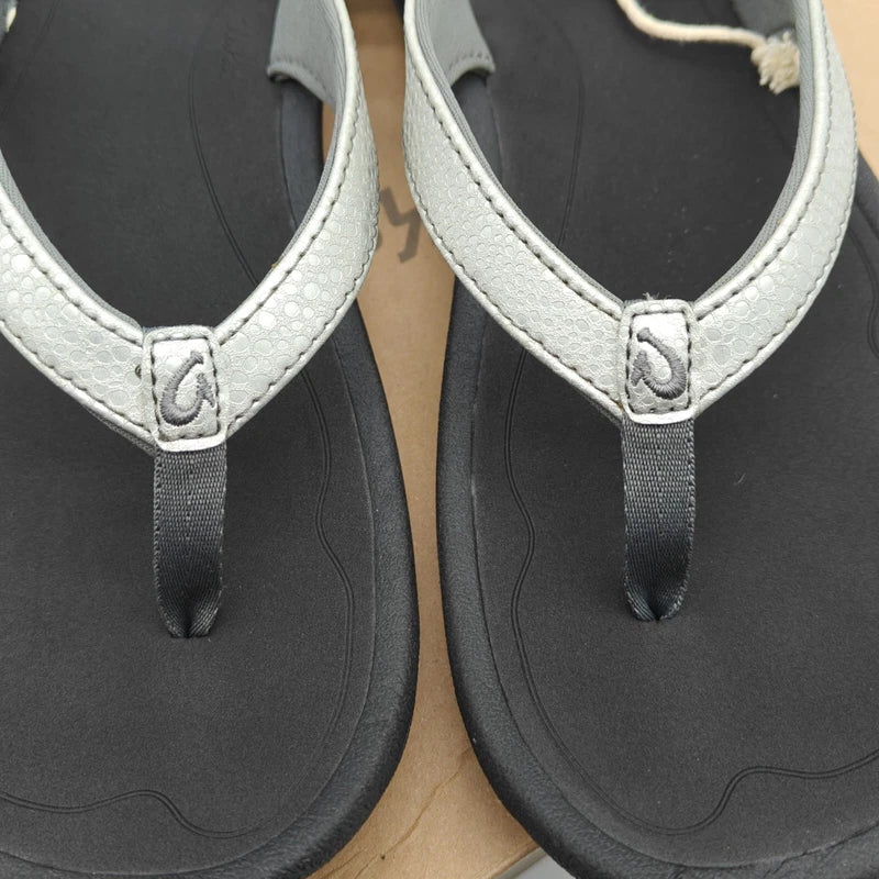 OluKai Kulapa Kai Women’s Size 7 /9/11 Sliver/Black Flip Flops 20198-2K40