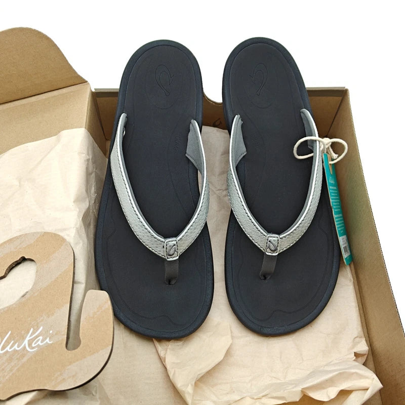 OluKai Kulapa Kai Women’s Size 7 /9/11 Sliver/Black Flip Flops 20198-2K40